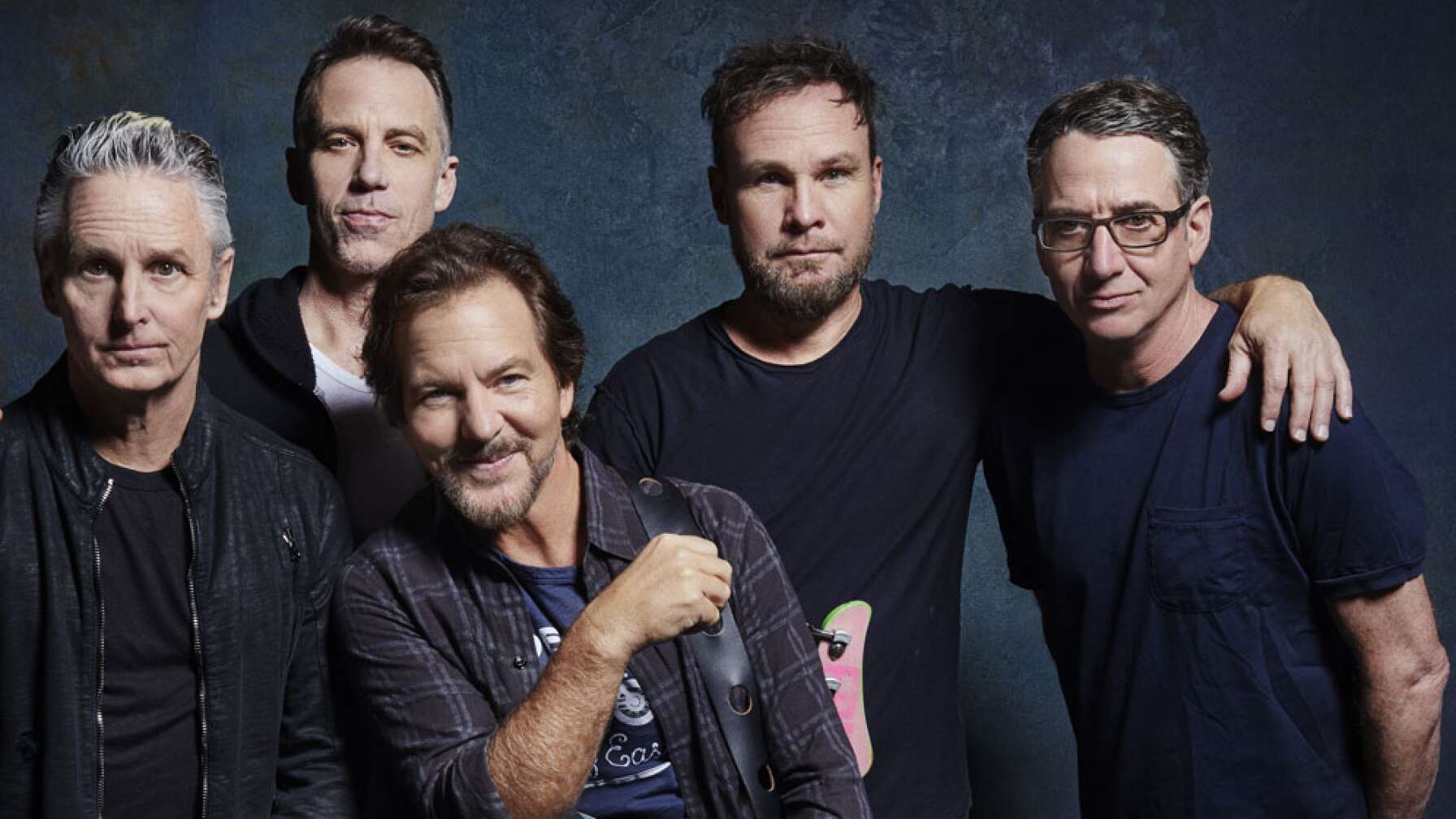 Pearl Jam als Gruppe beim Fotoshooting