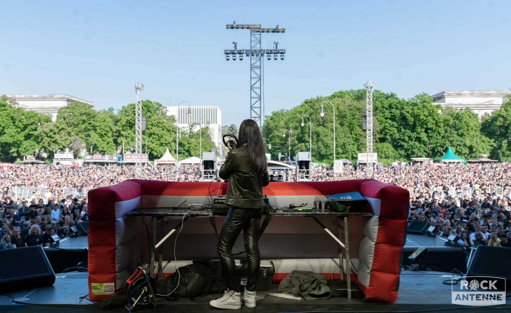 Andrea Weber auf der Bühne am Königsplatz