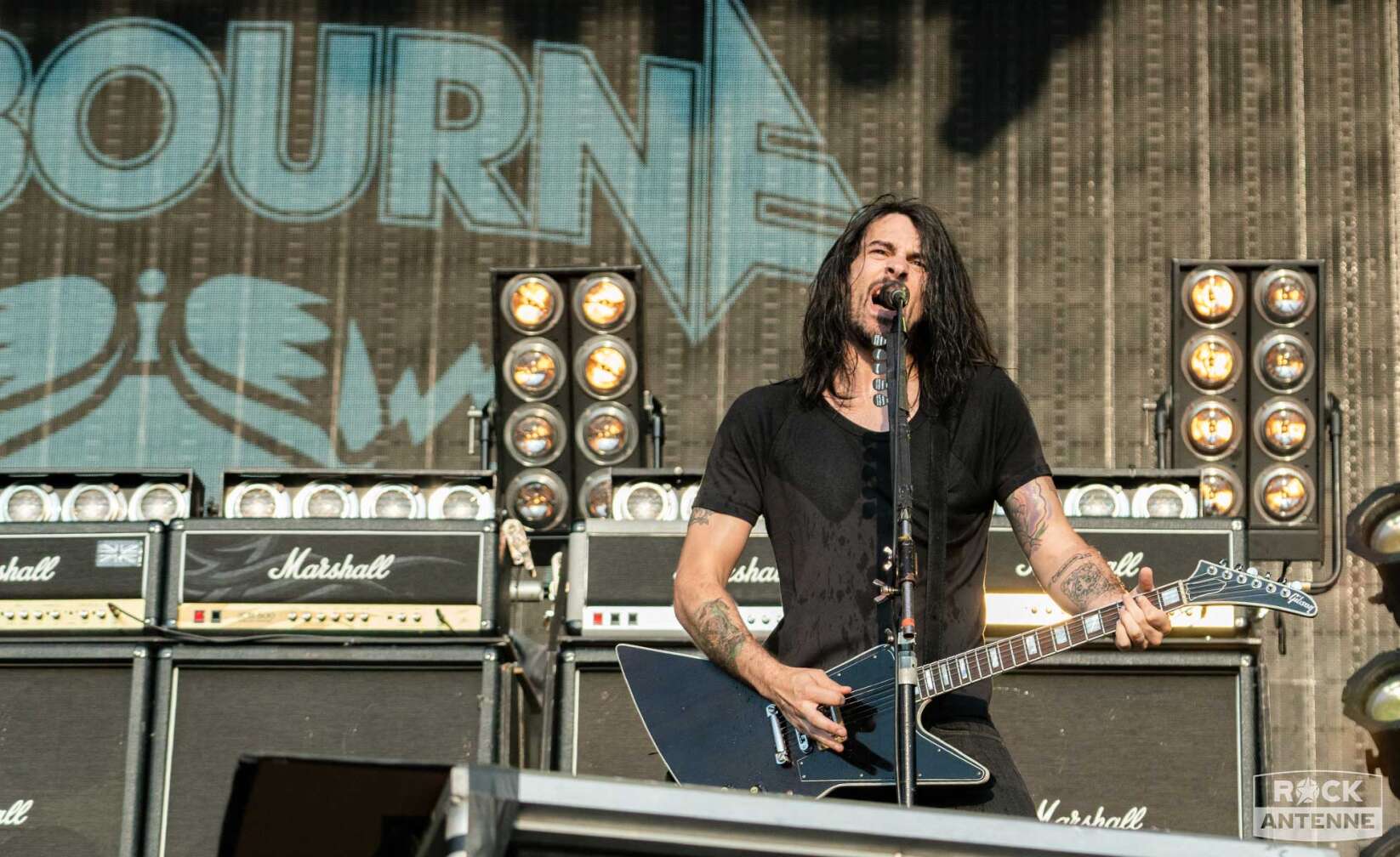 Airbourne beim Konzert am Königsplatz 2023 in München