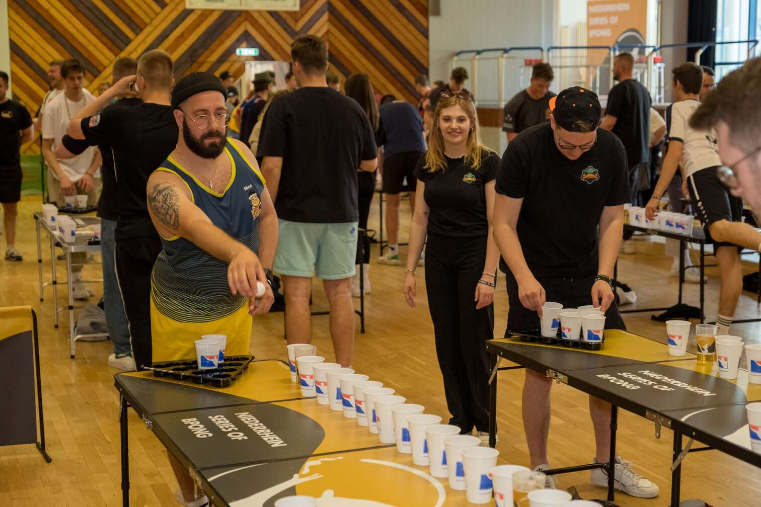 Ein Foto eines Spielers bei einer Veranstaltung der Beer Pong Bundesliga 2022