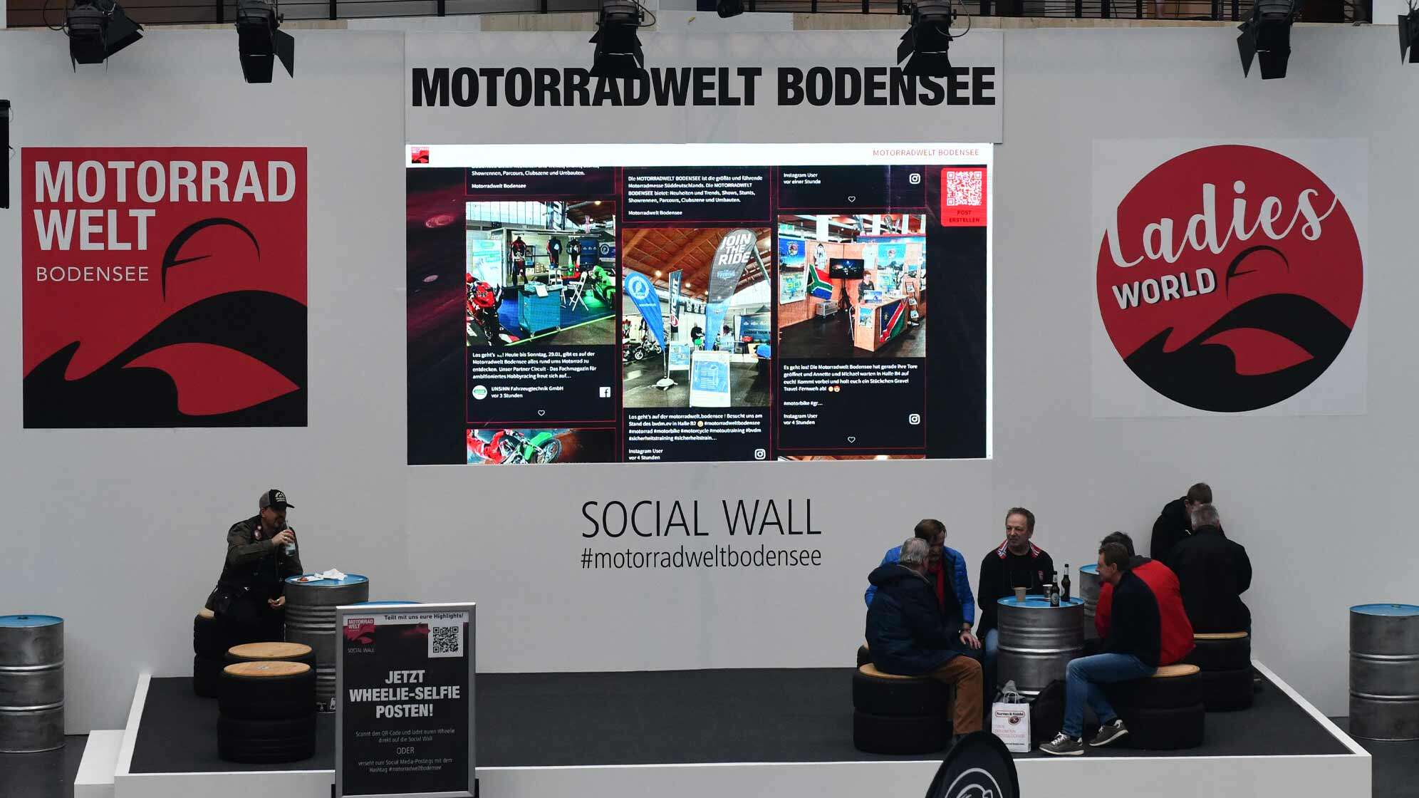 Bild der Social Media Wall der Motorradmesse Motorradwelt Bodensee