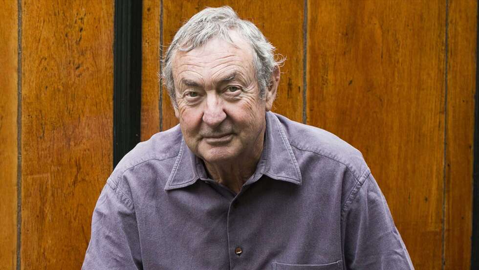 Nick Mason mit einem lilanen Hemd