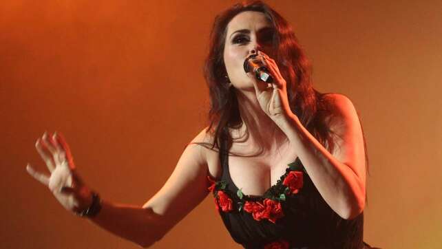 Sharon den Adel: 10 Fakten über die Within Temptation-Sängerin