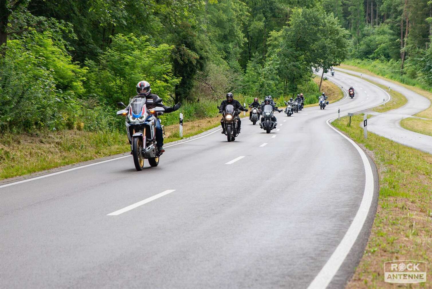 Foto von der ROCK ANTENNE Motorradtour 2024 - Eindrücke von der Tour auf der Straße