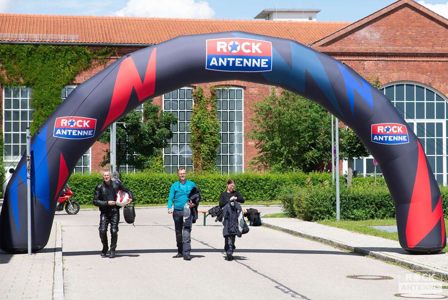 Foto von der ROCK ANTENNE Motorradtour 2024 - Eindrücke von der After Tour Party am ROCK ANTENNE Funkhaus in Ismaning