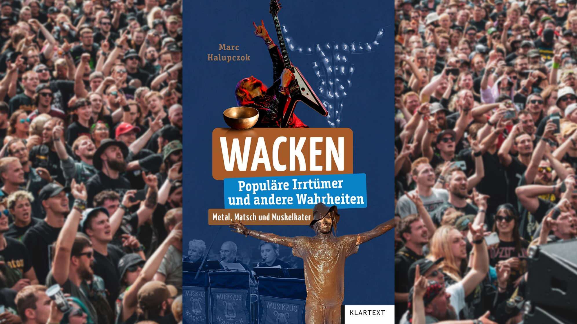 Das Cover des Buches "Wacken: Populäre Irrtümer und andere Wahrheiten", im Hintergrund unscharf eine Konzertmenge beim Wacken Open Air