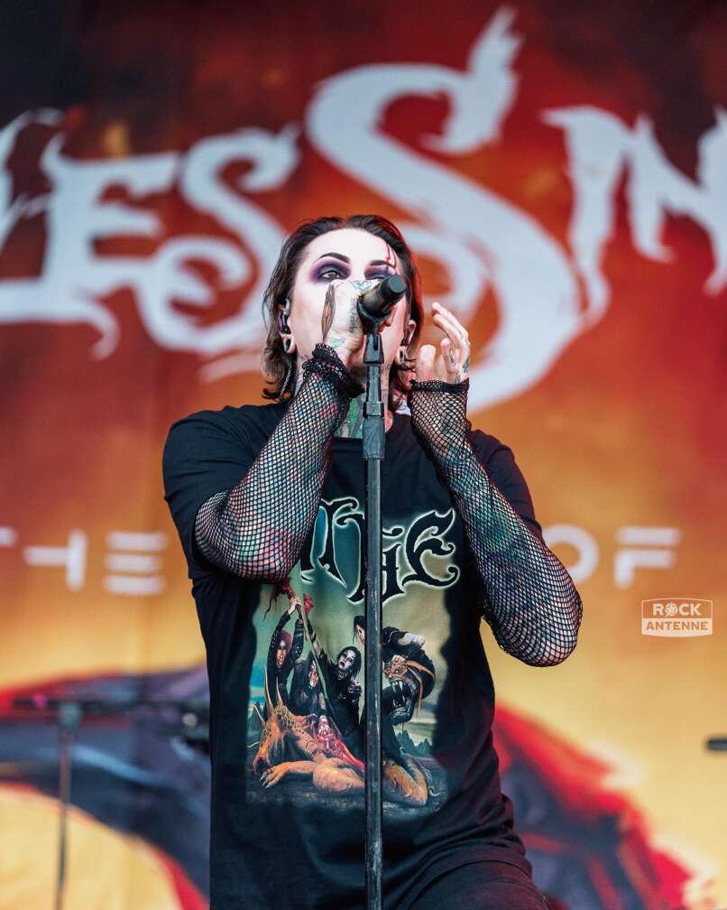 Foto der Band Motionless in White bei ihrem Auftritt auf dem FULL REWIND Festival 2024